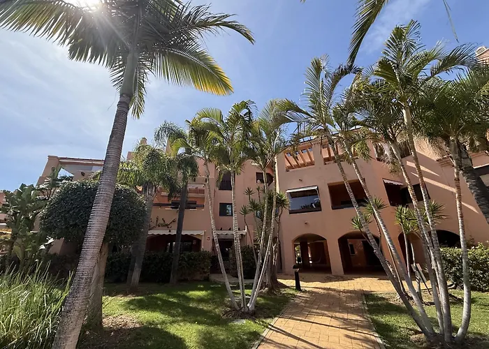 Modern 2 Bedroom - Hacienda Del Sol Apartment *